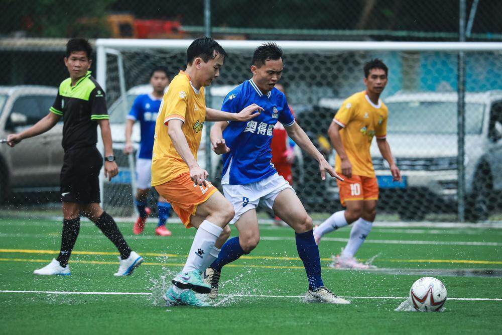 实力对决!球员们在赛场上全情投入,追求胜利的简单介绍 实力对决!球员们在赛场上全情投入,追求胜利的简单介绍