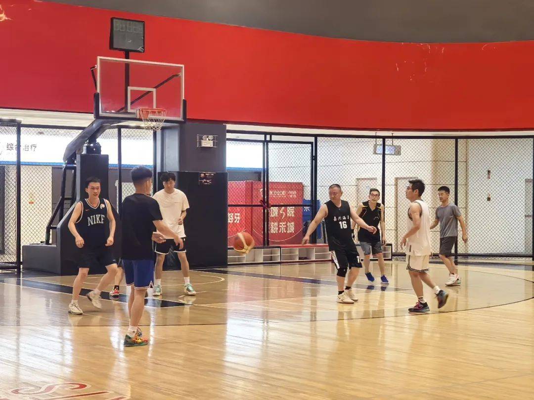 扣篮风采,点亮球场上的热情 扣篮风采,点亮球场上的热情