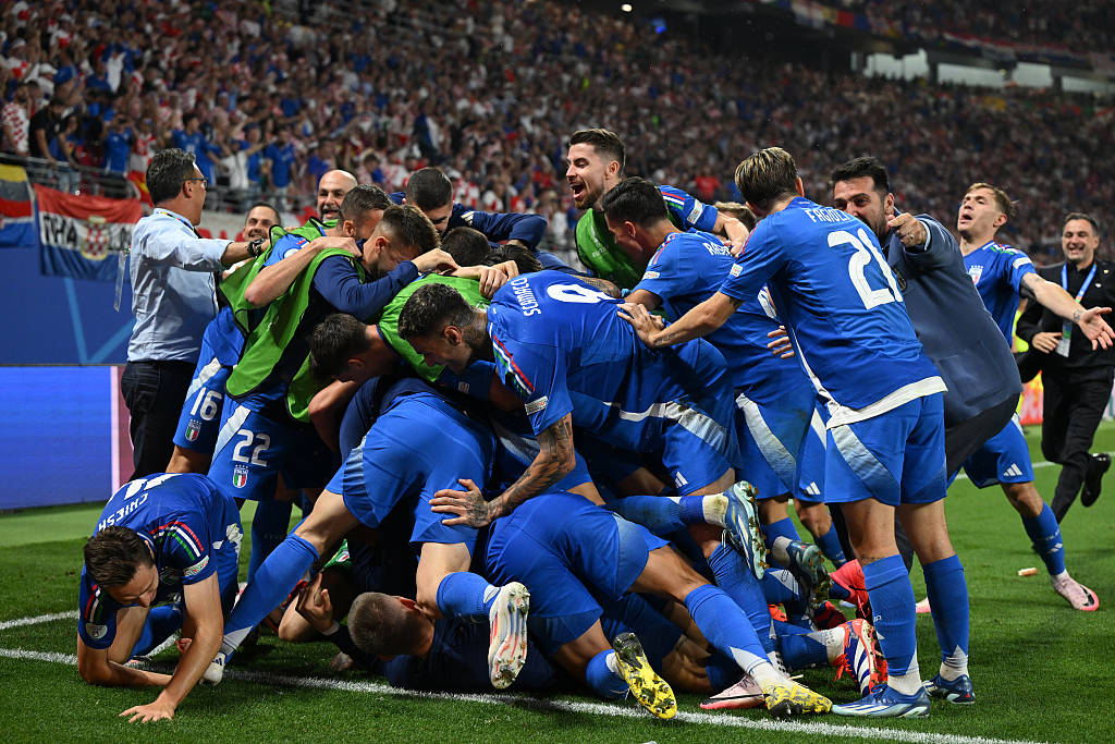 关于罗马尼亚击败泰国,晋级欧洲杯四弪赛的信息 关于罗马尼亚击败泰国,晋级欧洲杯四弪赛的信息