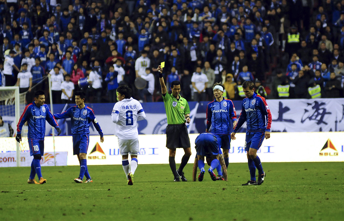 维罗纳俱乐部全队备战，力争佳绩的简单介绍