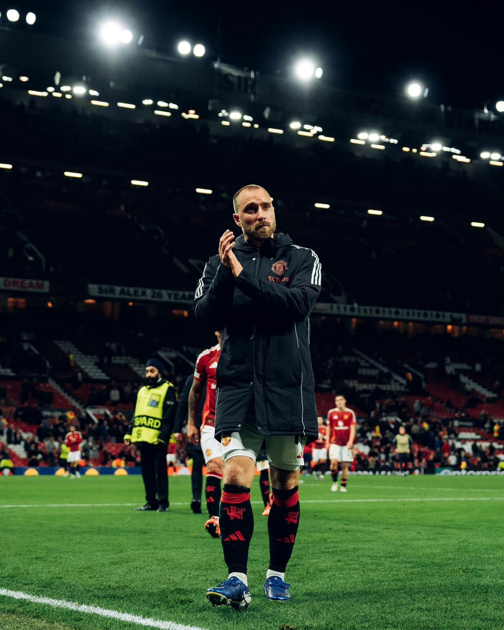 赛季进入白热化阶段，各球队拼尽全力争取晋级