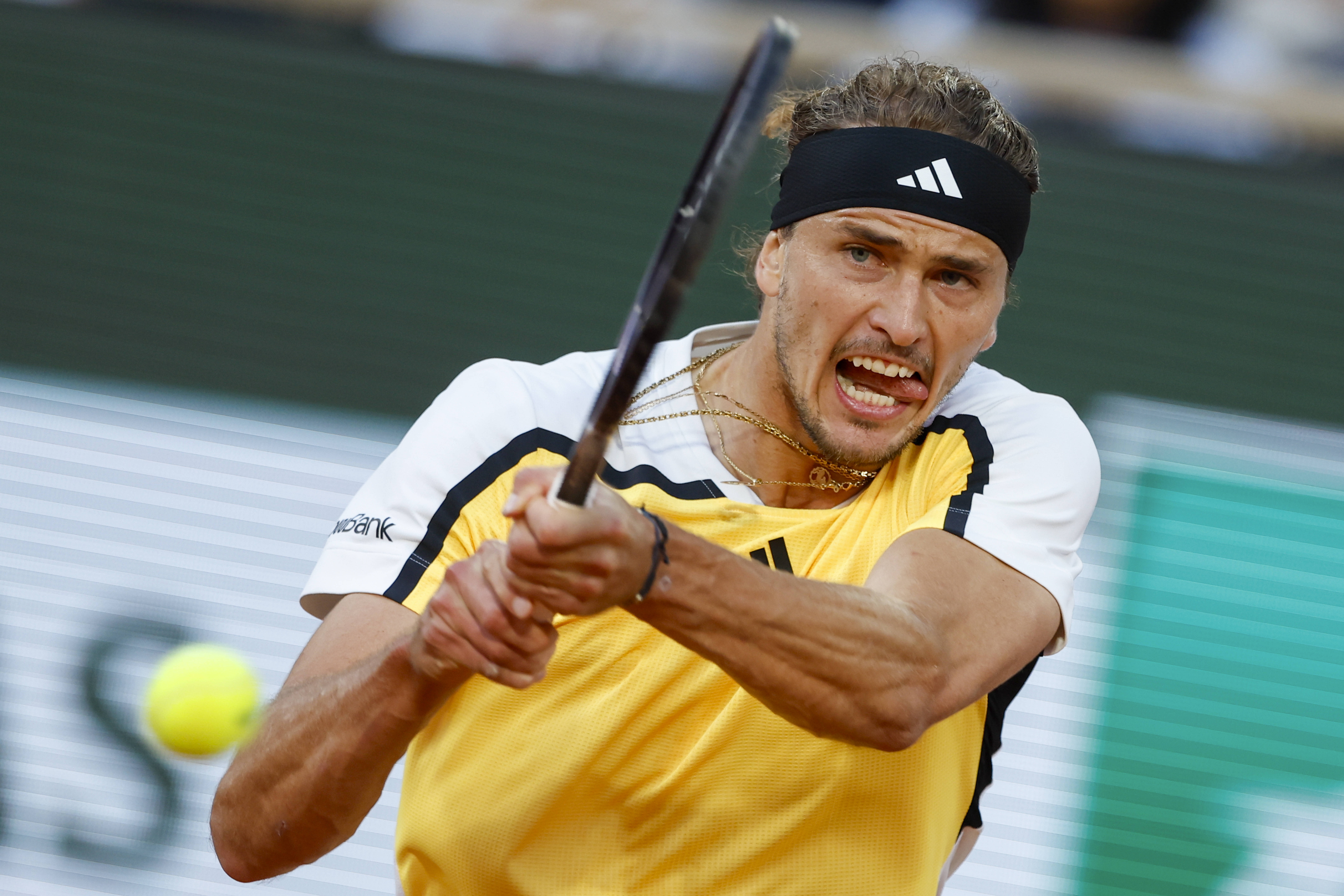 意大利网球队逆转法国网球队，兹维列夫完成帽子戏法