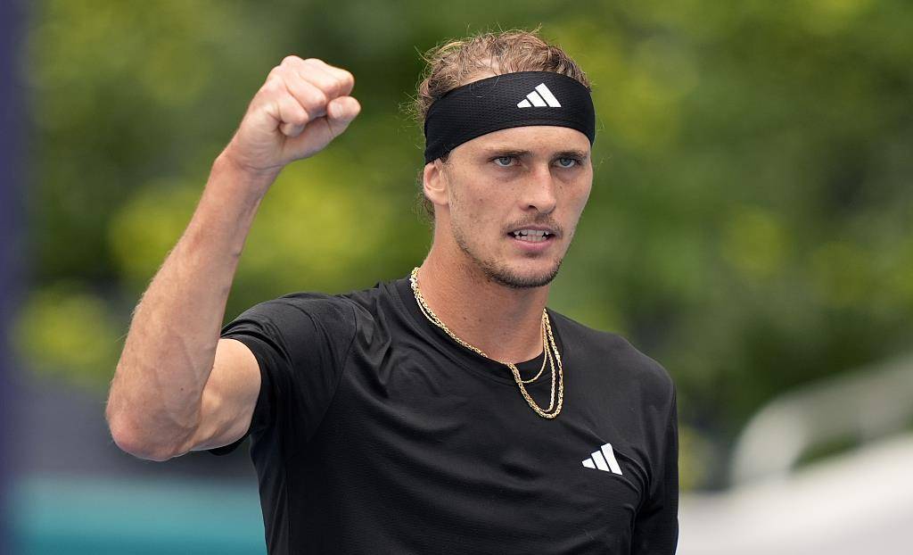 意大利网球队逆转法国网球队，兹维列夫完成帽子戏法