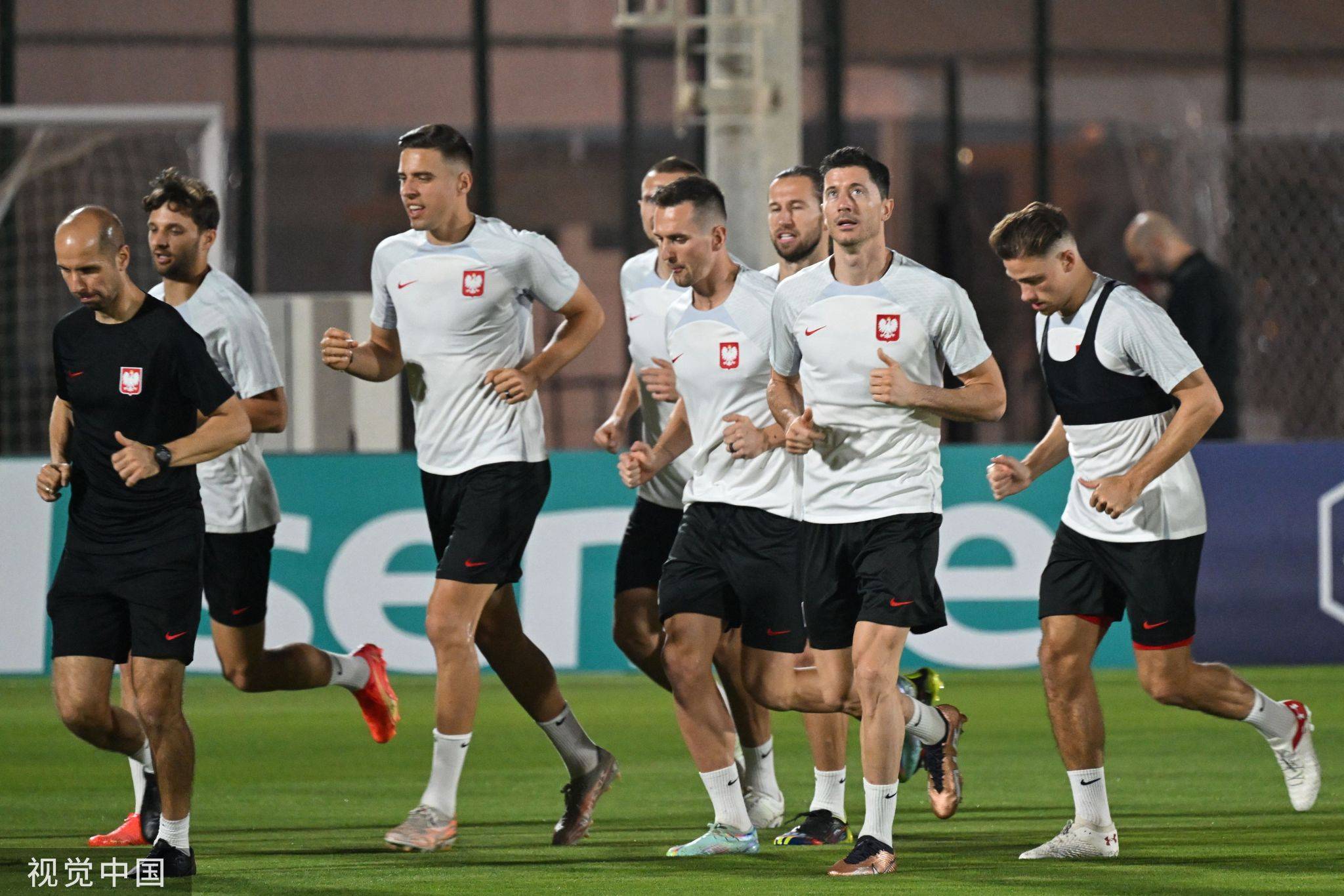 芬兰队在比赛中全力以赴，晋级下一阶段的简单介绍