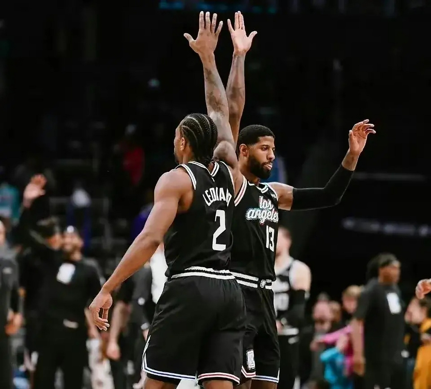 快船击败马刺，取得连胜