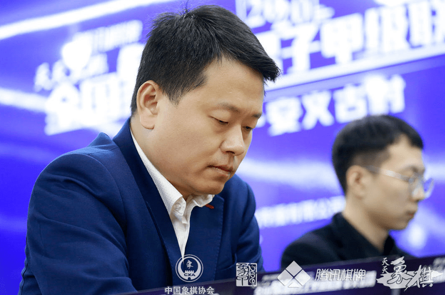 湖南金德连胜横扫对手，领跑积分榜