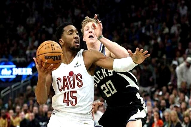 雄鹿完胜活塞，继续领跑东部