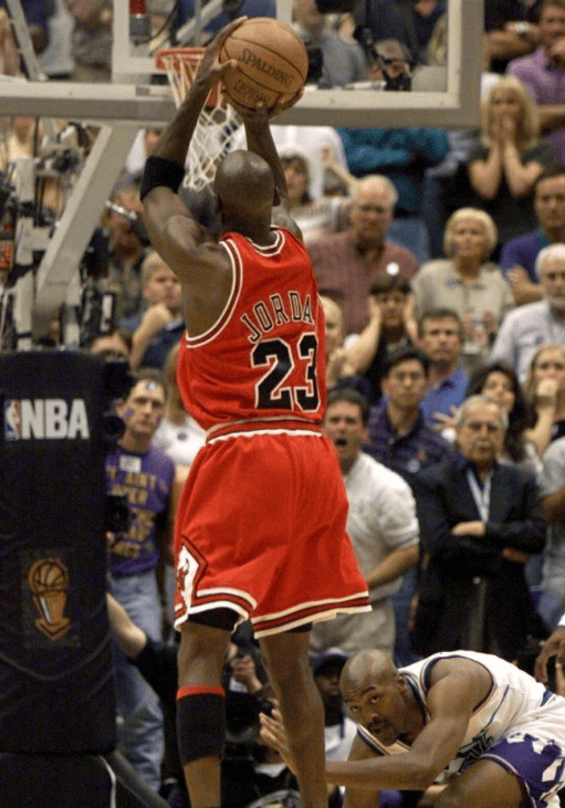 爵士一路领先，顺利战胜公牛