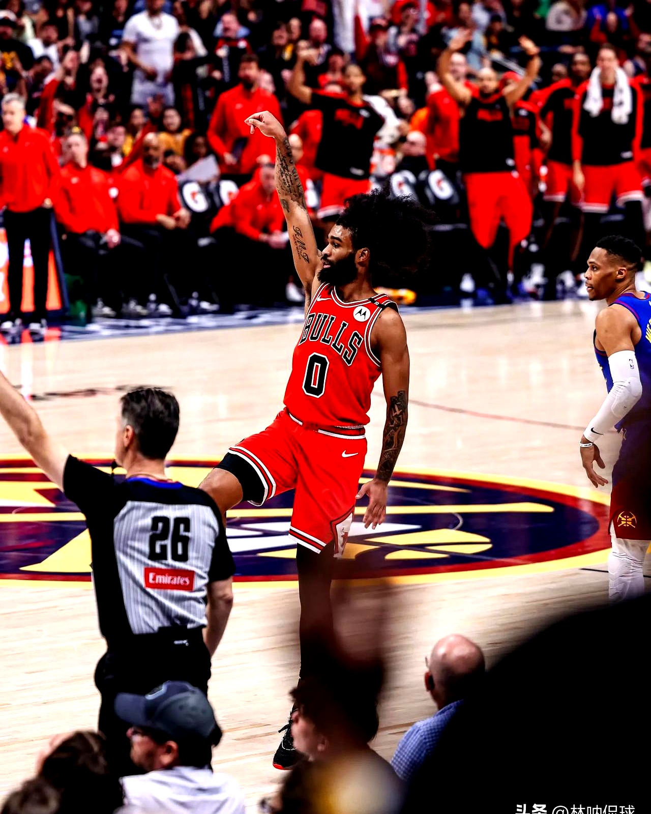 爵士击败公牛,继续领先 爵士击败公牛,继续领先