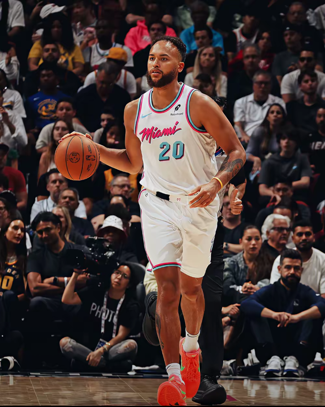 热火主场取胜,士气高涨的简单介绍 热火主场取胜,士气高涨的简单介绍