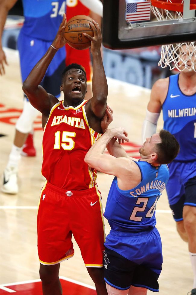 骑士横扫老鹰，波兰小子火箭少侠表现