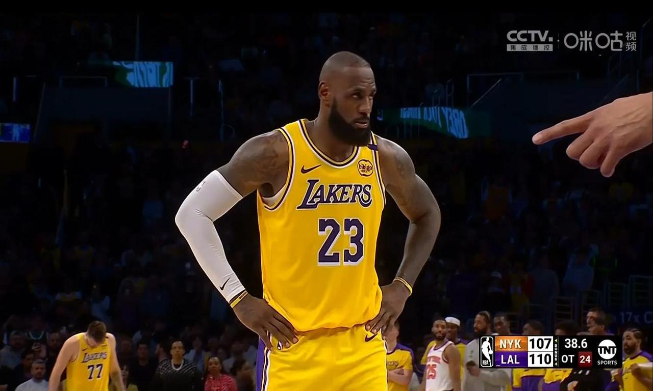 湖人客场战胜尼克斯,保持胜场 湖人客场战胜尼克斯,保持胜场