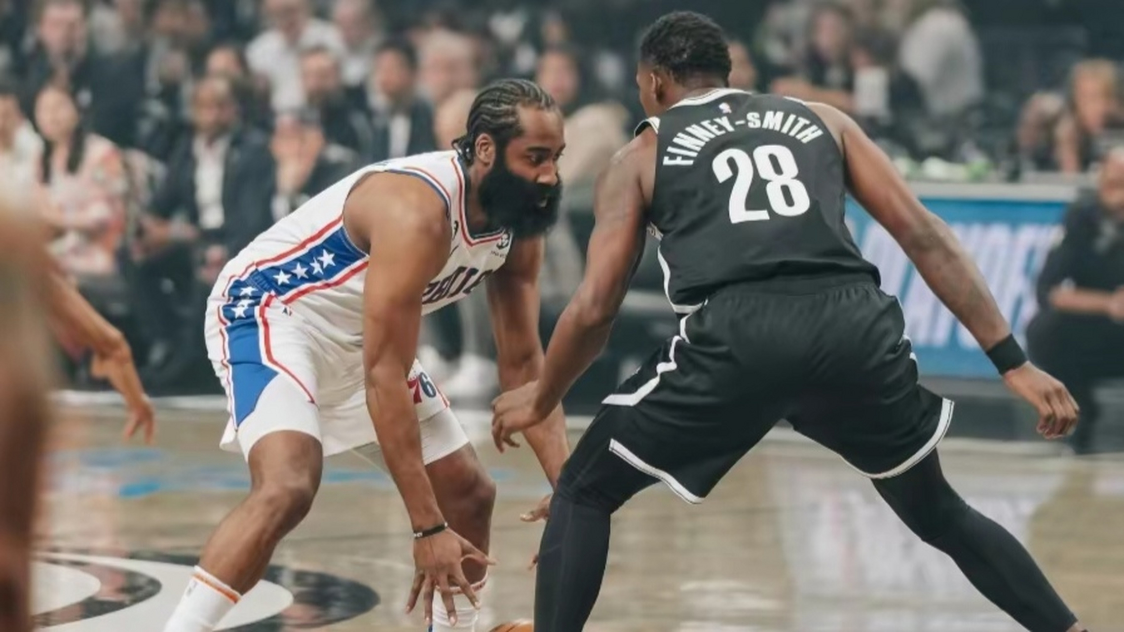 篮网横扫湖人,恩比德扛起全队 篮网横扫湖人,恩比德扛起全队